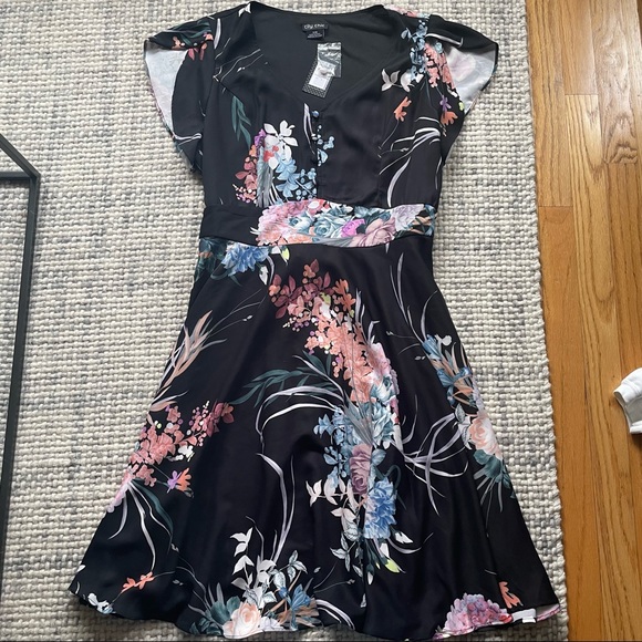 NWT City Chic Floral Flourished Dress Size Small 16 - Picture 2 of 10